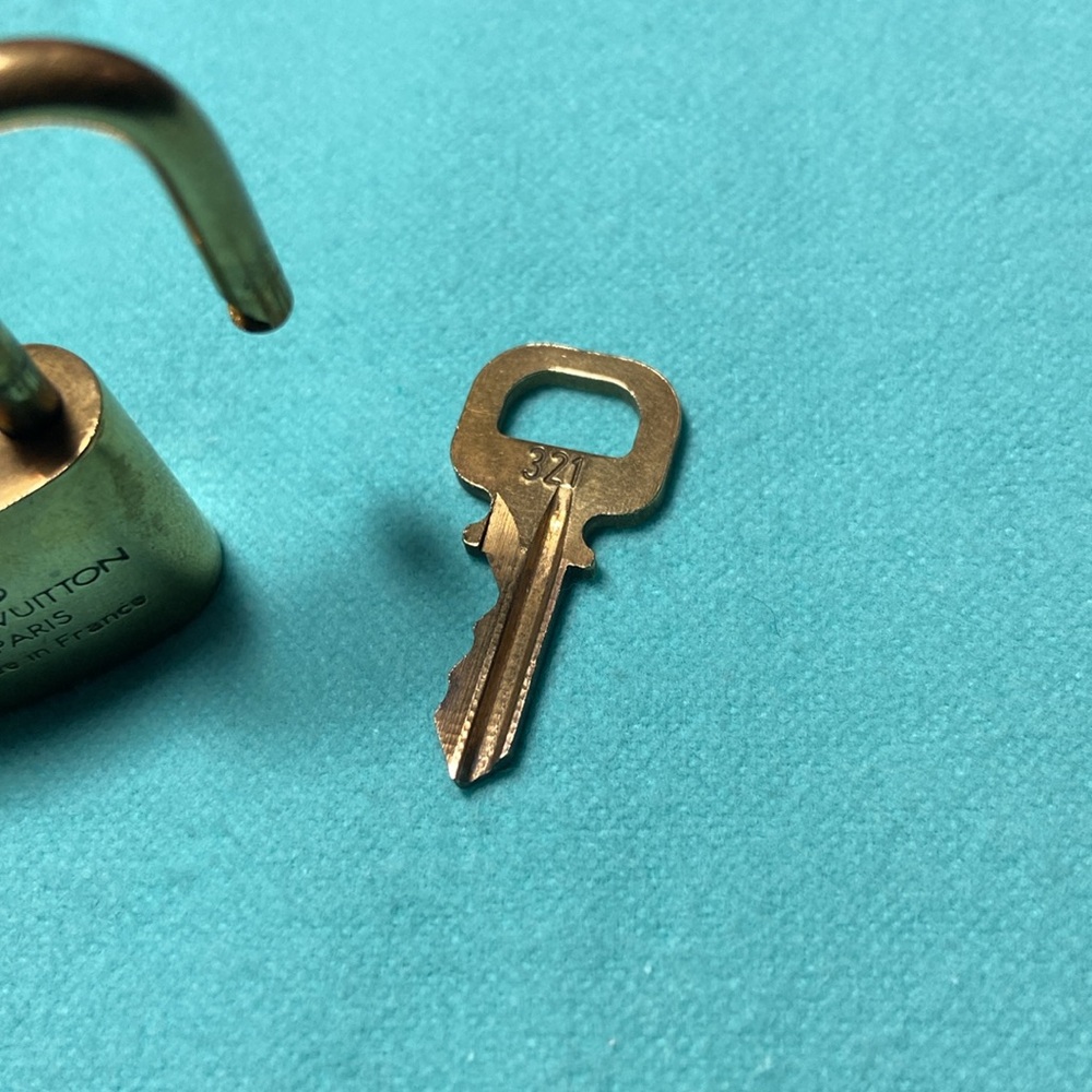 Louis Vuitton #321 Lock & key - Picture 5 of 5